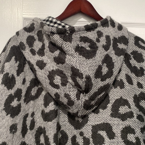 Michael Stars Leopard Print zip up poncho with fringes O/S - Picture 6 of 6